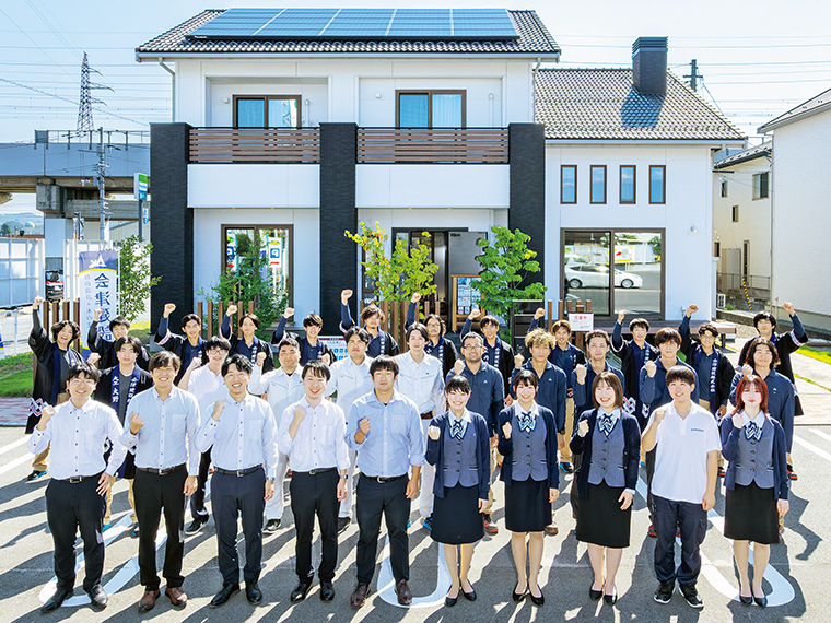 若手社員が集合！「建築の現場や技術に興味がある」「木造住宅の設計に携わりたい」という人にはぴったりの会社