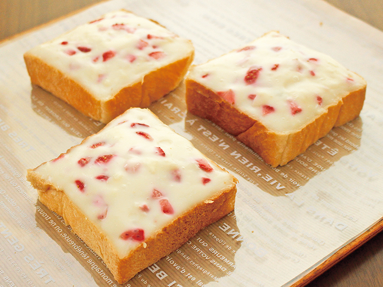 「ストロベリーBOX」（1個215円）