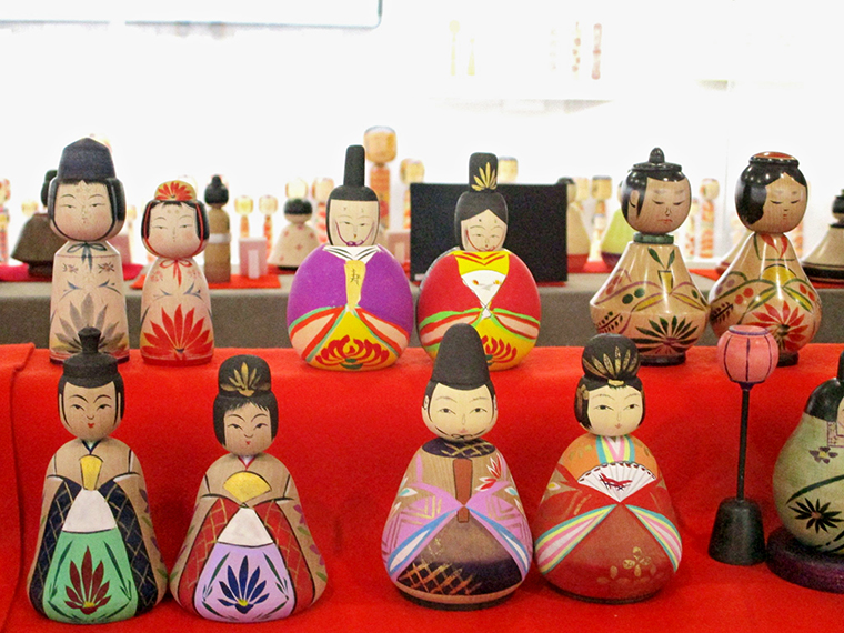 こけし雛展】福島市「西田記念館」で東北各地のこけし雛約90組を集めた