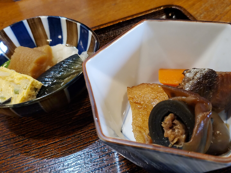 今日の小鉢は数の子やら鰊昆布巻きの大吉級のリッチでした