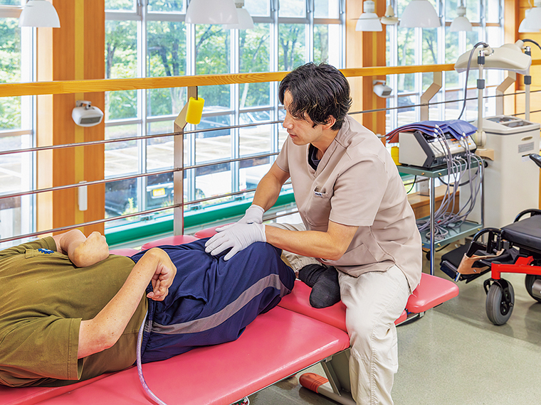 法人内には作業療法士（OT）や理学療法士（PT）などの有資格者が常駐。個別プログラムに応じたサポートで機能維持を図る