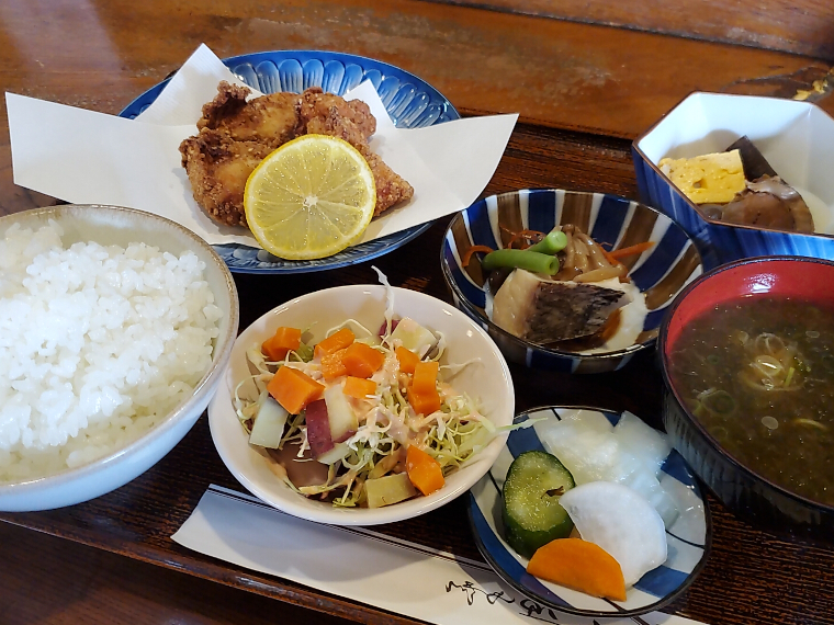 ダイレクトにシャモを感じたいなら「シャモ唐揚定食」（1,500円）