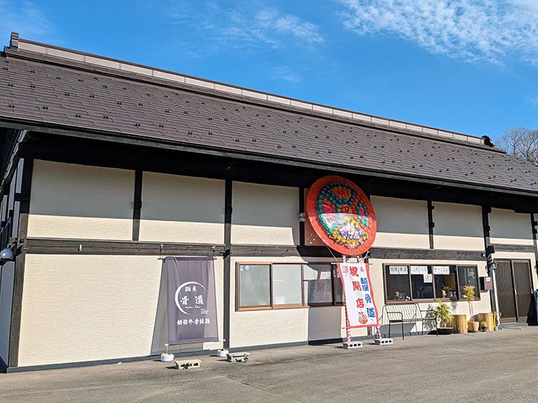 古民家をリノベーションした店舗。1859年頃の古い木材を使用して建築した