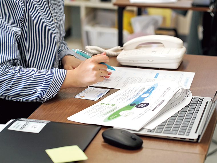 様々な角度からアイデアを出し、企画提案書を仕上げていく