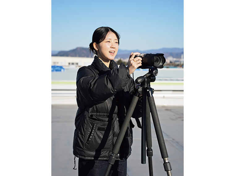 撮影ではディレクションにとどまらず、動画撮影も含めて幅広いニーズに応えている