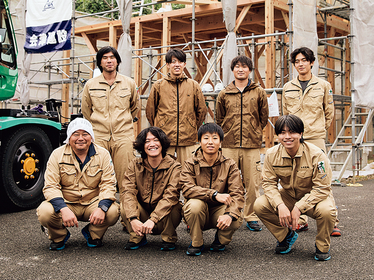 磨きぬいた職人の「木づかい」と「こだわり」が息づく現場。大先輩が若手を育てる匠の舞台でもある