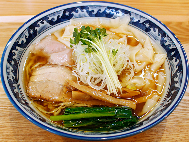 「ワンタン麺」（並盛り1,100円）