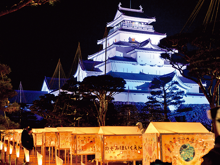 2024年開催の様子。会津若松市内の幼稚園・保育園の子どもたちによる手づくりのあんどんなど、可愛らしい作品も並ぶ。ぜひ探してみて