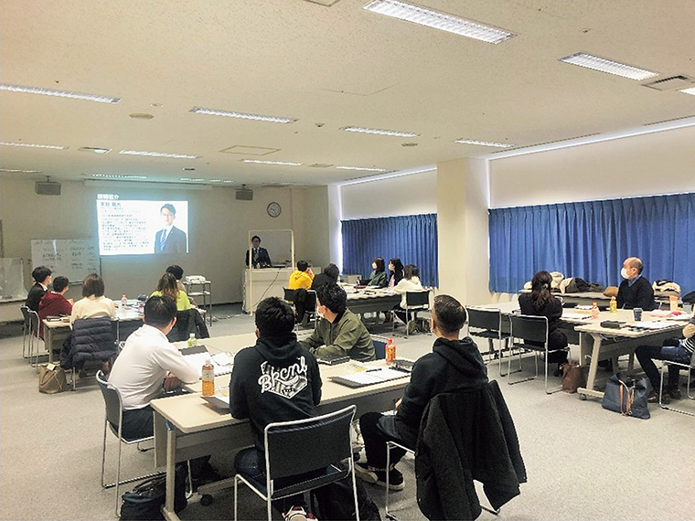 定期的に開催している社内研修の様子