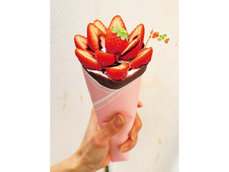「いちごスペシャルチョコクレープ」（950円）※2月末までの限定販売
