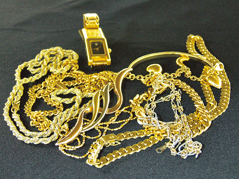 金を売るなら相場高騰中の今！壊れたアクセサリーや金縁メガネ、歪んだ指輪も大歓迎！素材がわからない場合も無料査定。「これ本物？」「これいくら？」と気軽に問い合わせを