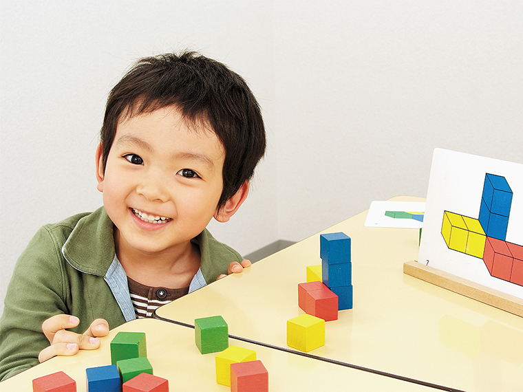 幼稚園、小学校の受験準備にも最適！『こどもクラブ』の早いうちから楽しく学ぶという経験を通じて、たくさんの刺激を受けられる