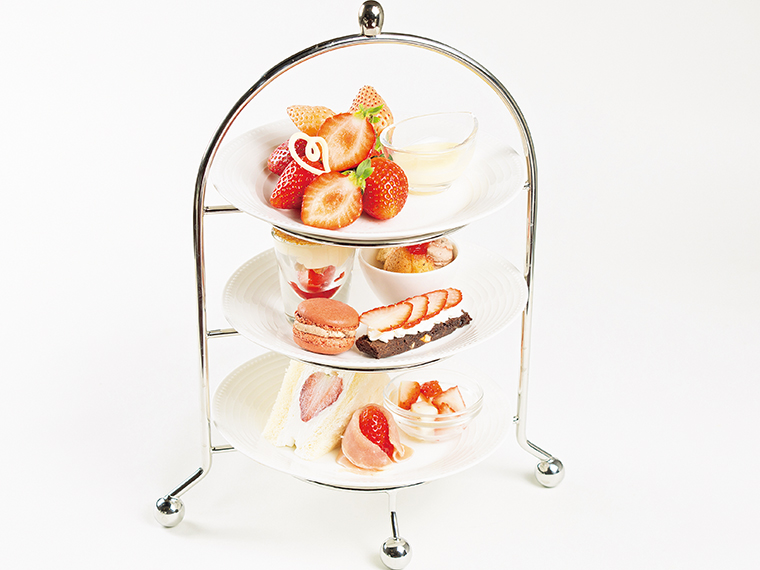 「果物屋さんのストロベリーアフタヌーンティ（ストロベリーアソートver）」（2,380円・店内飲食税込2,618円）