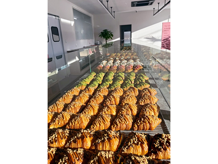 外はパリッとした焼き上がり、中はふんわりバターが香る