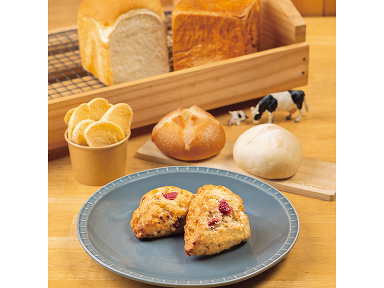 「いちごスコーンとパンのセット」（2,540円）【ささき牧場カフェ［福島市］】