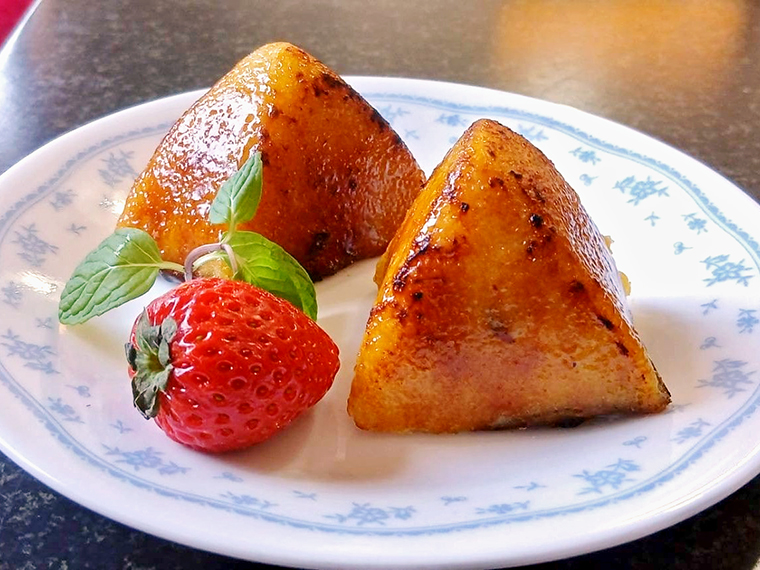 「スイートポテト」（350円）。バーナーで表面をキャラメリゼしており、香ばしさがサツマイモ本来の甘みをさらに引き立てる