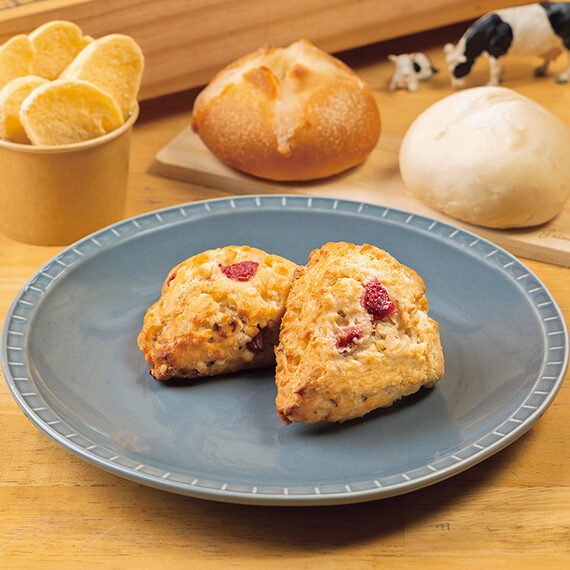 「いちごスコーンとパンのセット」（2,540円）【ささき牧場カフェ［福島市］】