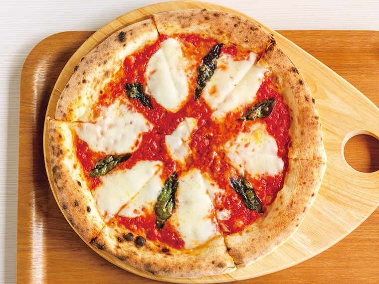 「マルゲリータ」（1,320円）。バジルとトマト、モッツァレラチーズのピッツァ。シンプルな具材の相乗効果で、深い味わいが楽しめる