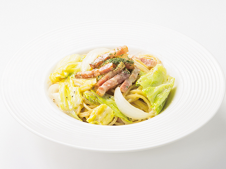 「春キャベツと新玉ねぎのクリームソース」（1,530円・店内飲食税込1,683円）