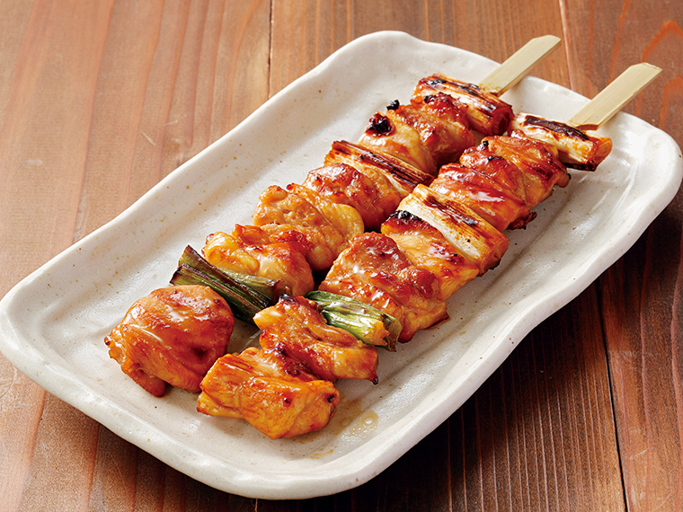 名物の「もも貴族焼（たれ）」（390円）。全3種の味付けからお好みの一品を見つけよう