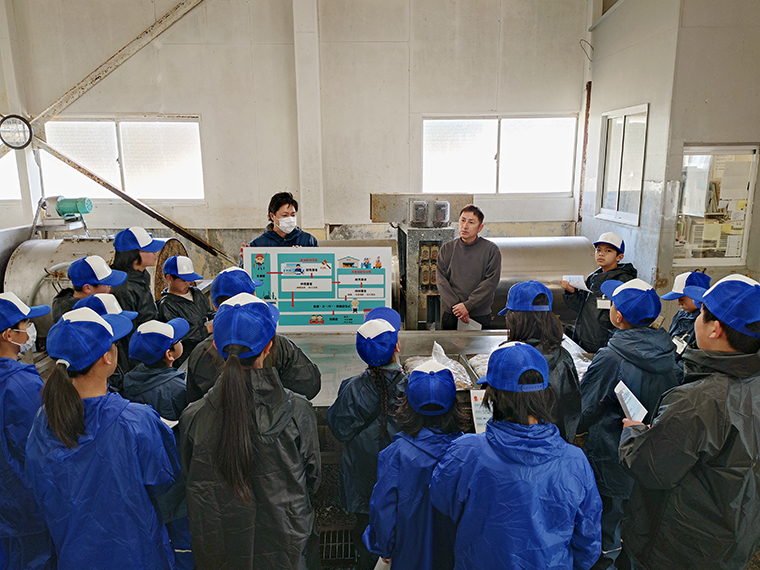 漁師さんが漁獲したタコが消費者に届くまでの流れも学びました