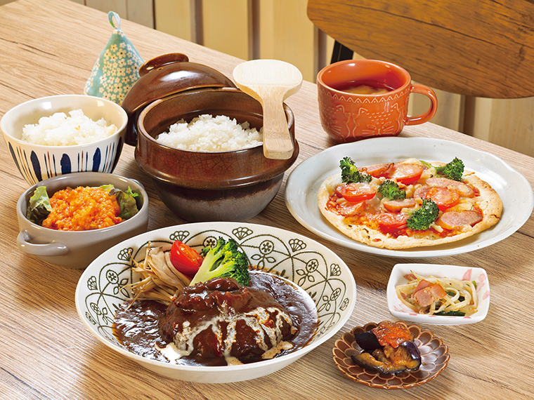 「ランチコース（カジュアル）」（2,000円）。低温調理のハンバーグは、和牛を100％使用している。ふんわりともホロホロとも異なる、口の中で崩れるような食感が魅力