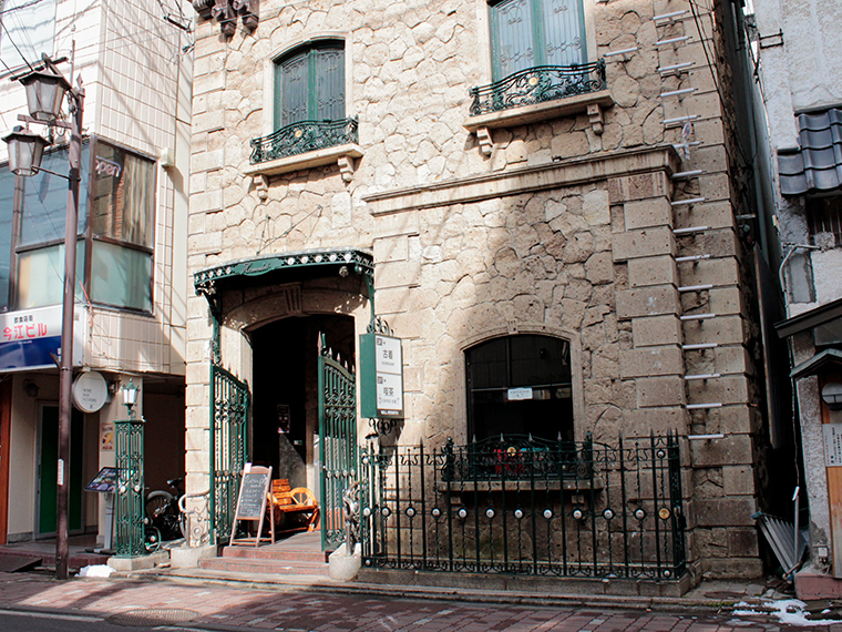 洋館のようなおしゃれな入口