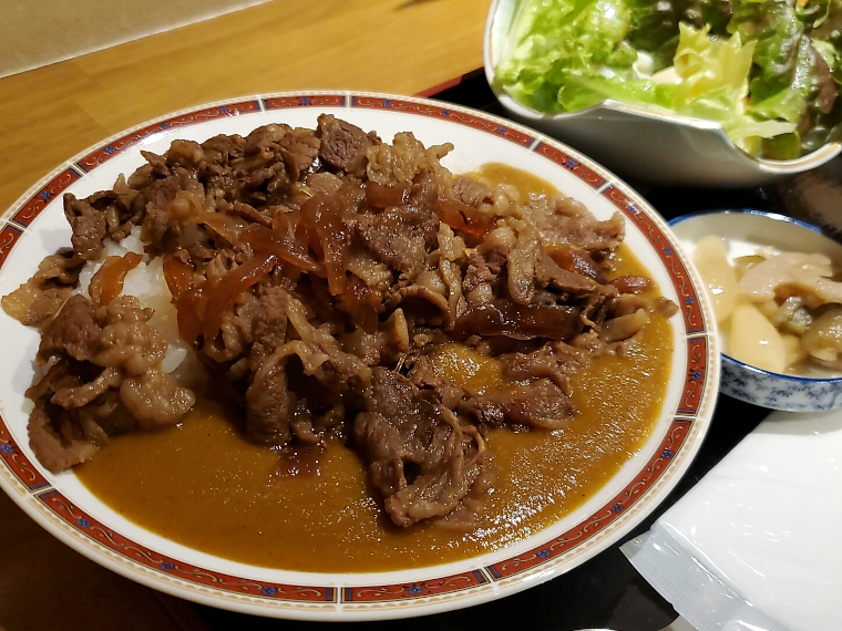 贅沢オン贅沢！「牛カレー定食」（1,500円）