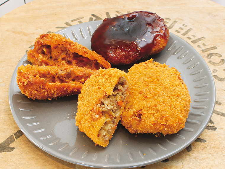 「メンチカツ」（1個148円）、ピザソースとチーズを合わせた「ピザメンチーノ」（158円）、メンチカツに甘辛い餡を絡めた「あんかけメンチ」（168円）