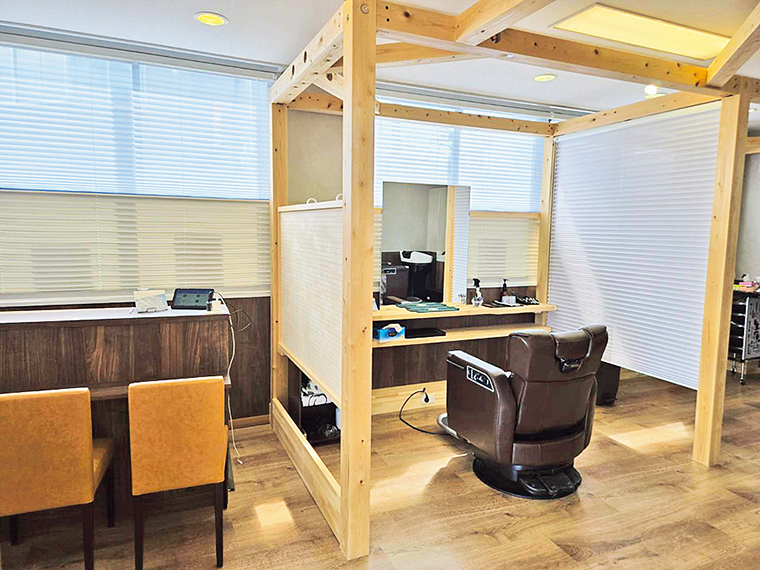 理容室の新規オープンに伴い、内装や看板、照明の施工を行った