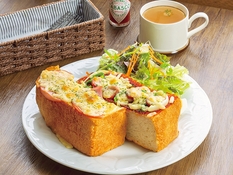 「Bランチ トーストセット」（1,000円）［提供時間／11：00～16：00］トースト（ピザ、ハムチーズ）、サラダ、スープ