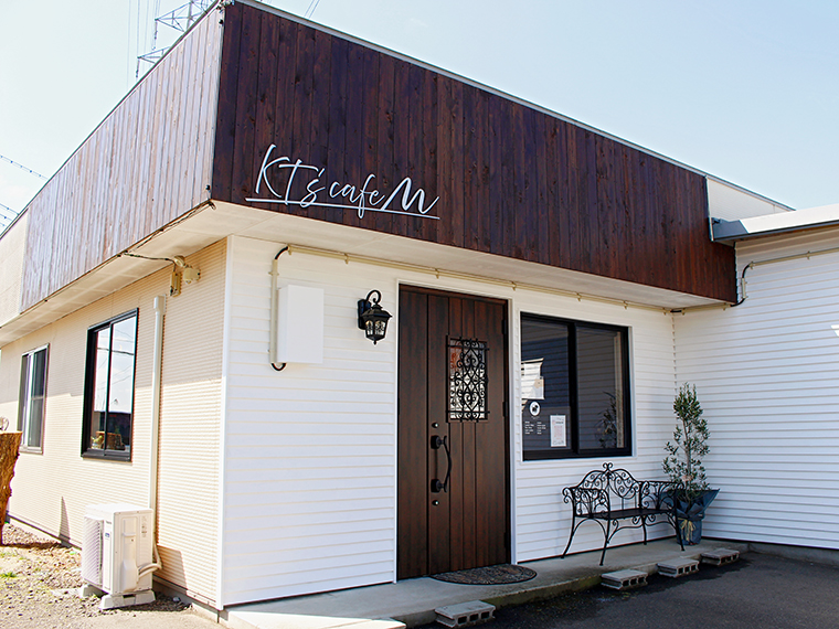 木の風合いも相まって、ナチュラルな雰囲気の外観