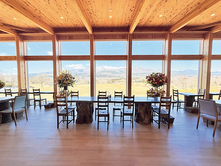 晴れた日には安達太良連峰のパノラマを楽しむことができる