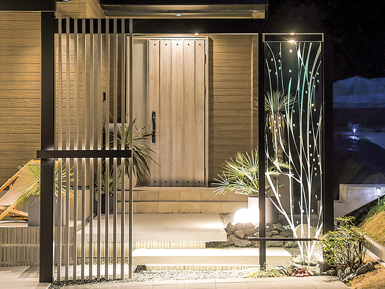 夜の庭を美しく演出するダイナミックガラスは、福島県内唯一の取り扱い