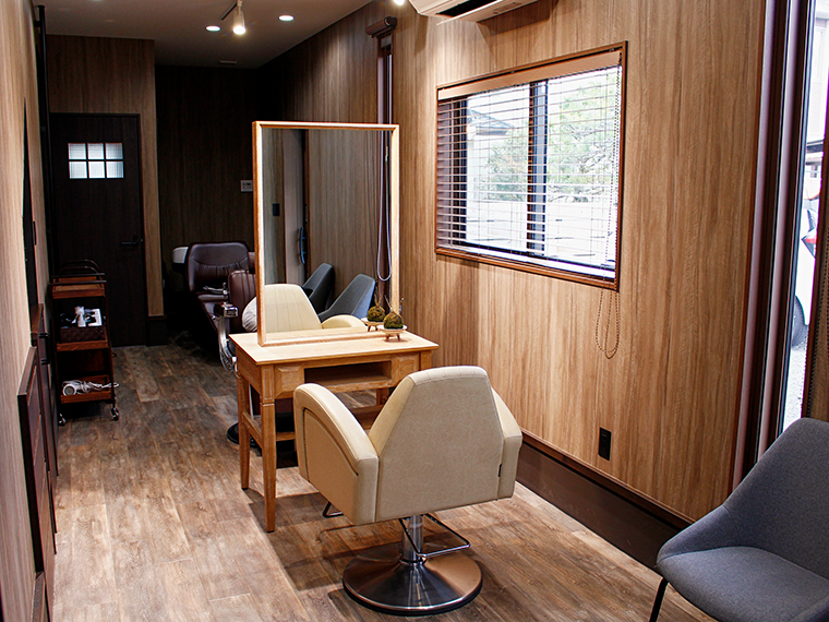 奥行きのある店内は落ち着きがあり、リラックスしやすい空間