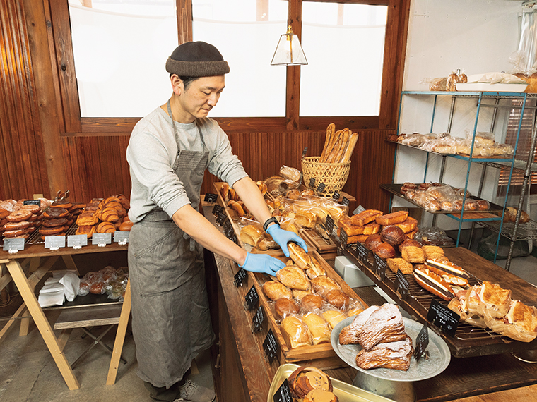 バゲットや食パンなどの食事系からフォカッチャ、たまごパンなどの総菜系、おやつにぴったりなドーナツ、あんぱんまで種類も豊富