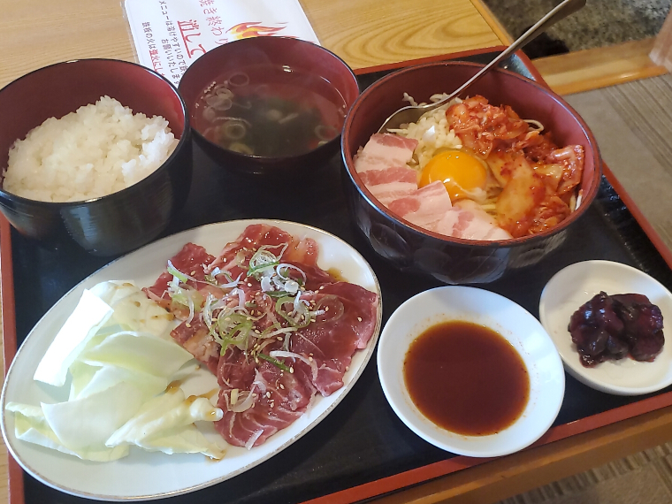 お好み焼き・焼き肉・ライス！「お好み焼ランチ」は1,280円（平日1,000円）