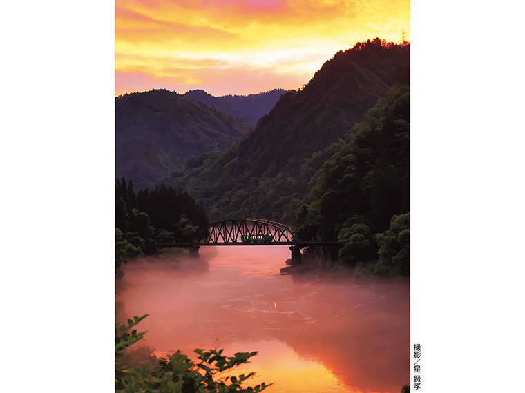 【夕日に染まる第四只見川橋梁（大沼郡金山町大字水沼）※2025年6月中旬撮影】［撮影機種：Canon EOS R5、手持ち撮影、シャッター速度1／600、F2.8※推奨レンズ24-105mm］