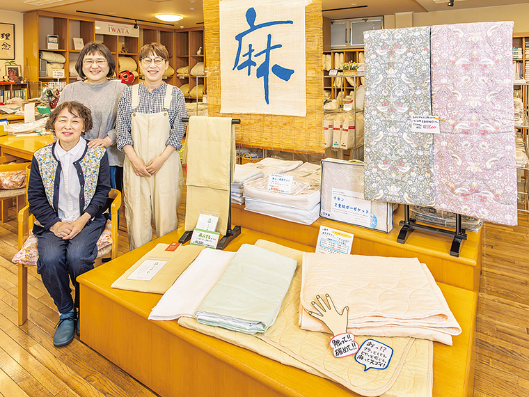 夏は麻の寝具で決まり！ひんやり心地よい肌ざわりを、ぜひ店頭で体感してみて。一晩中サラッと快適に過ごせる麻寝具が勢ぞろい
