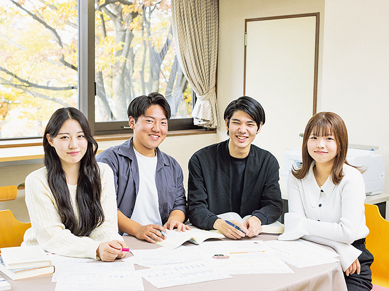 お互いの考えや視点を認め合い、多様性を理解しながら、男女問わず協力して学びを進めている
