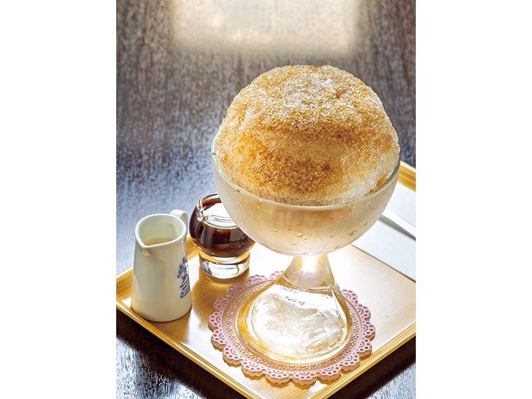 「かき氷（コーヒー）」（500円）。コーヒーシロップが付いてくるので追いシロップができる。プラス50円で練乳付きに。※9月末頃までの期間限定