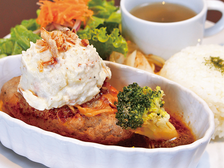 ポテサラ×ガリバタ醤油でご飯がすすむ！『cafe juju』のハンバーグ