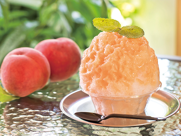 生の桃とヨーグルトクリームが入った「Peachmanスペシャル」（1,760円）※9月末まで提供予定