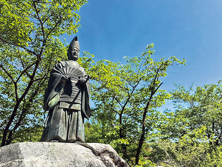 境内の紅葉は北畠家の御霊を和めるために植樹され、四季を通じて多くの人を魅了する