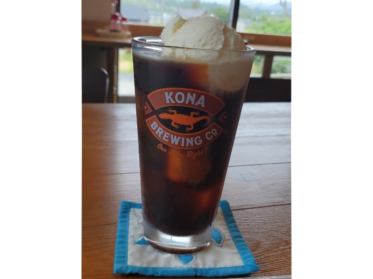 コーヒーフロートはジャンボグラスで500円