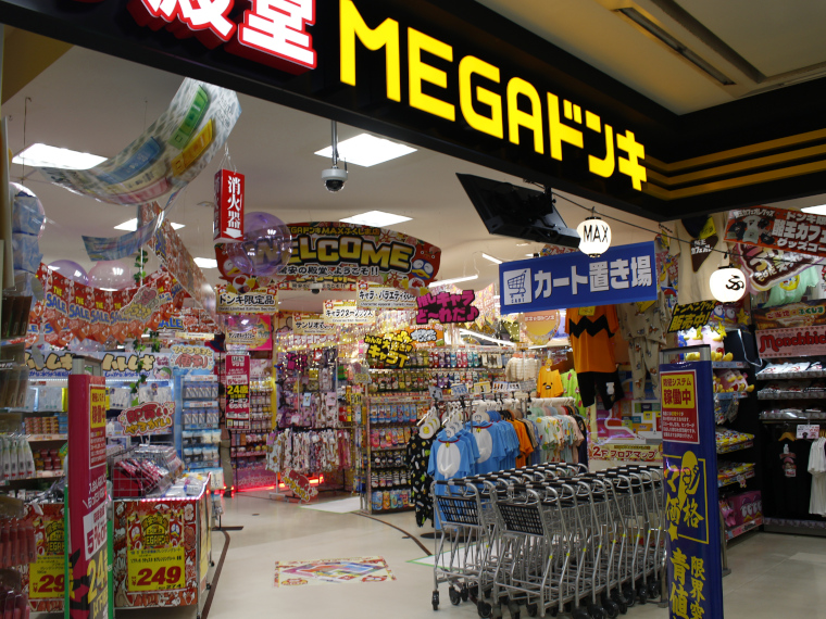 2階は、コスメコーナーがメイン。福島県内ドンキ初のメンズコスメコーナーも設置
