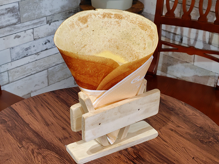 パリパリ食感がクセになる「シュガーバタープレーン」（500円）