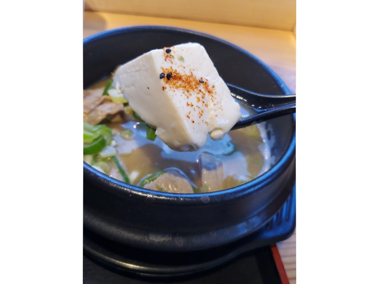 豆腐は大きく掬い取ったほうがおいしいはず！