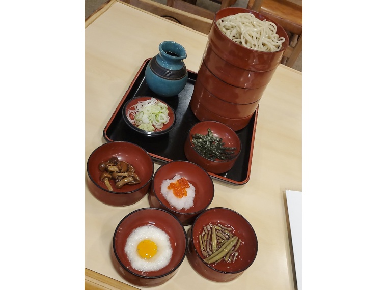 1段ごとに具材を合わせていく楽しさ