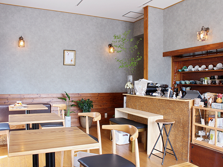 どこか懐かしく、落ち着く店内。レトロモダンな雰囲気づくりにこだわっている